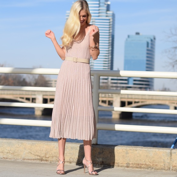 H&M Dresses & Skirts - NWT Midi Dress